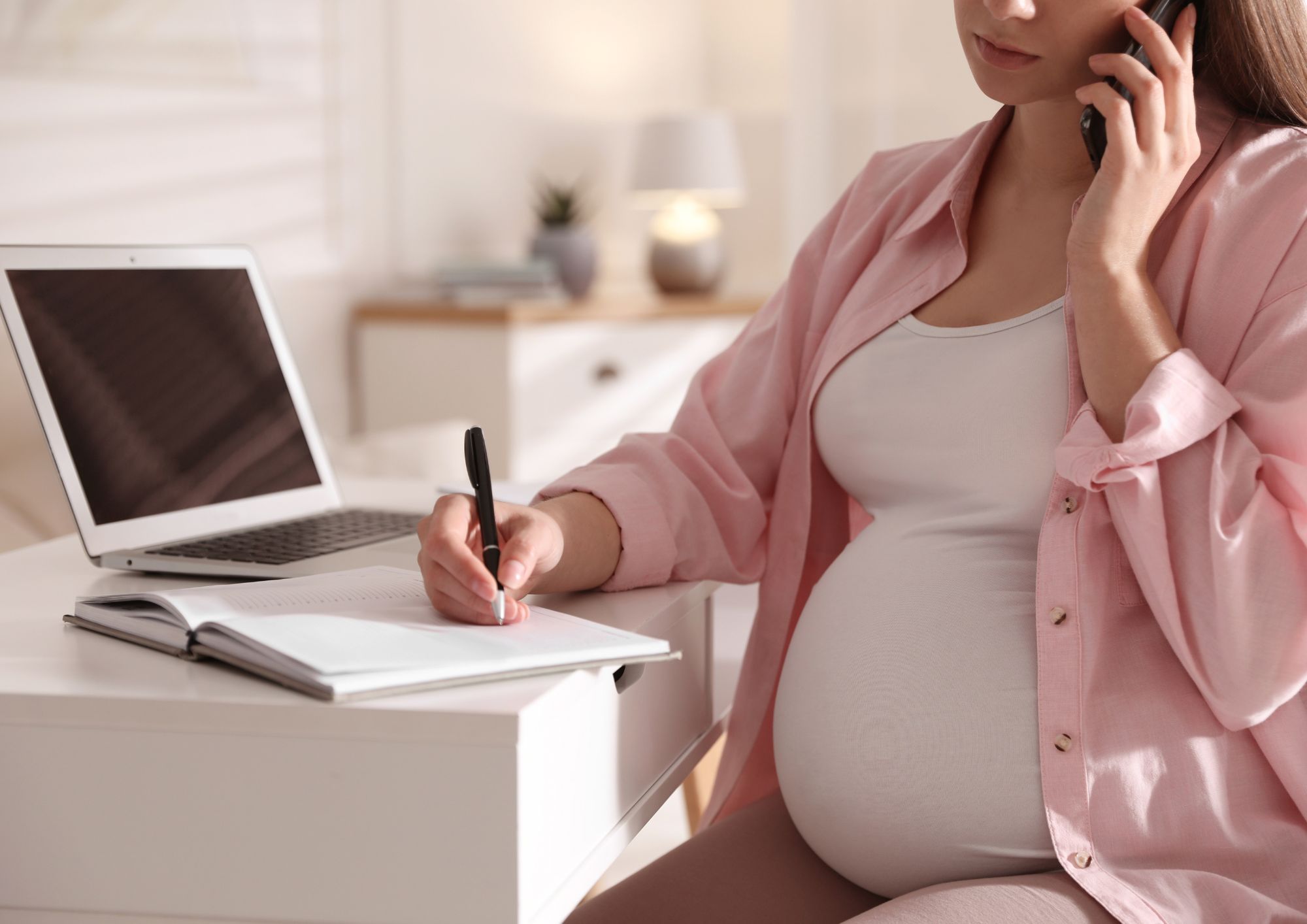 נשים הנמצאות בהיריון בסיכון יכולות לעבוד מהבית?